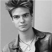 Ofrezco clases particulares de guitarra eléctrica. Puedo impartirlas en inglés, castellano o catalán. Me desplazo a domicilio. 10€/h